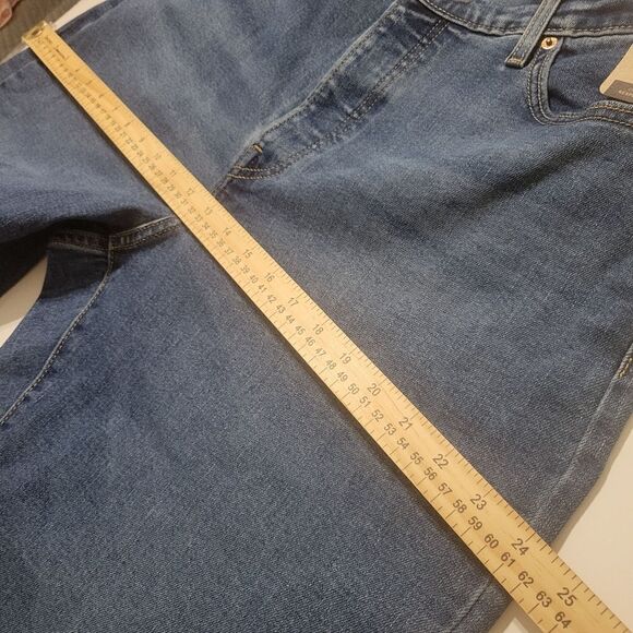 NEW 18W LEVI'S WEDGIE STRAIGHT LEG HIGH RISE BUTTON DENIM JEANS 18 W NWT - Picture 2 of 16
